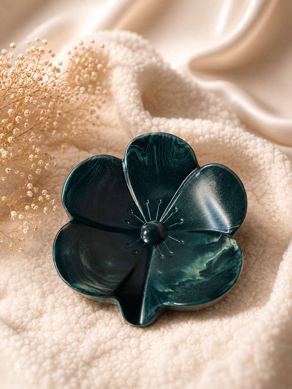 A stunning flower-shaped trinket holder with a beautiful marbled finish  Perfect for holding jewellery, crystals or little treasures A gorgeous touch of luxury for any space